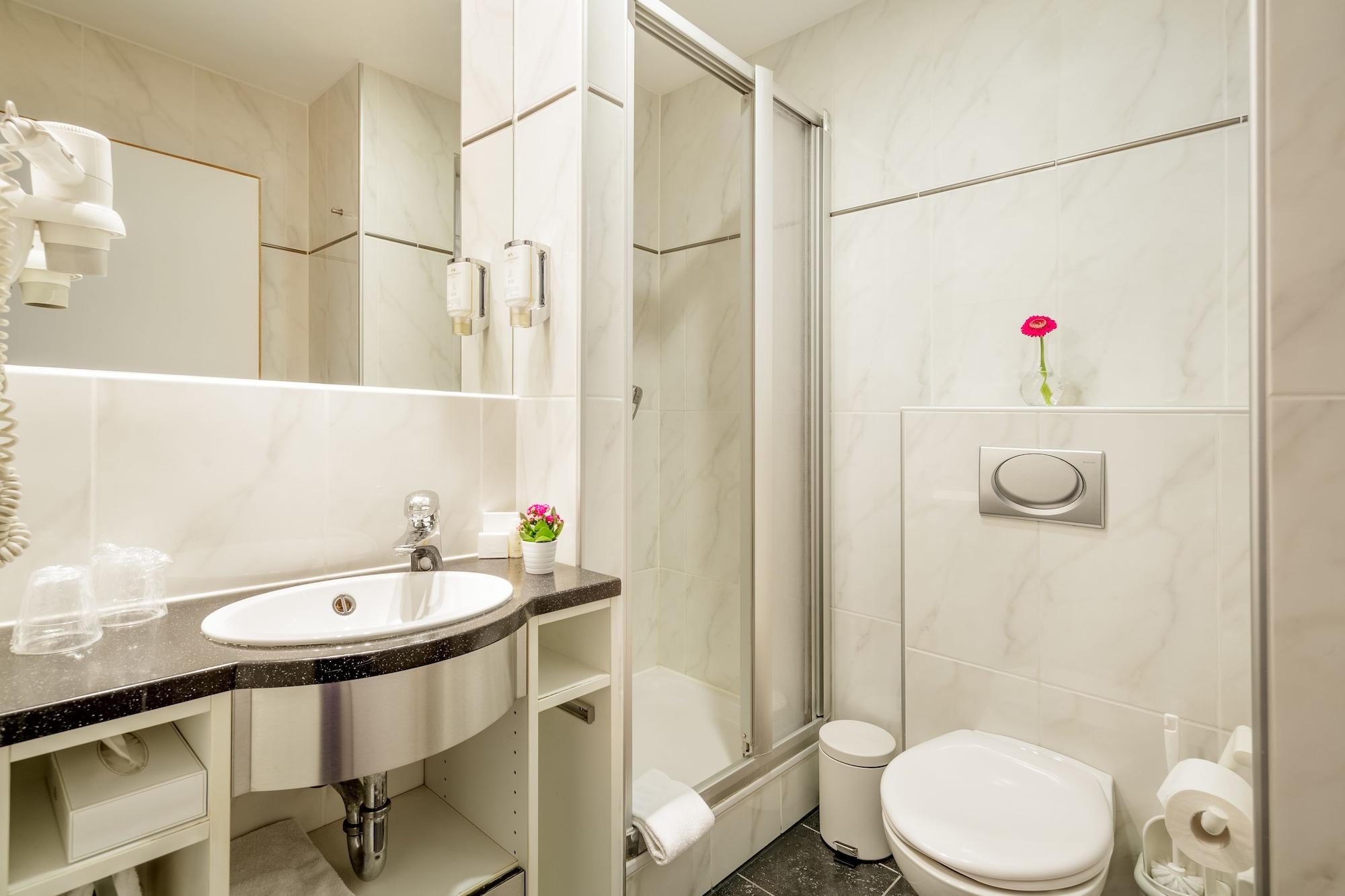 Messehotel Koeln-Deutz ภายนอก รูปภาพ