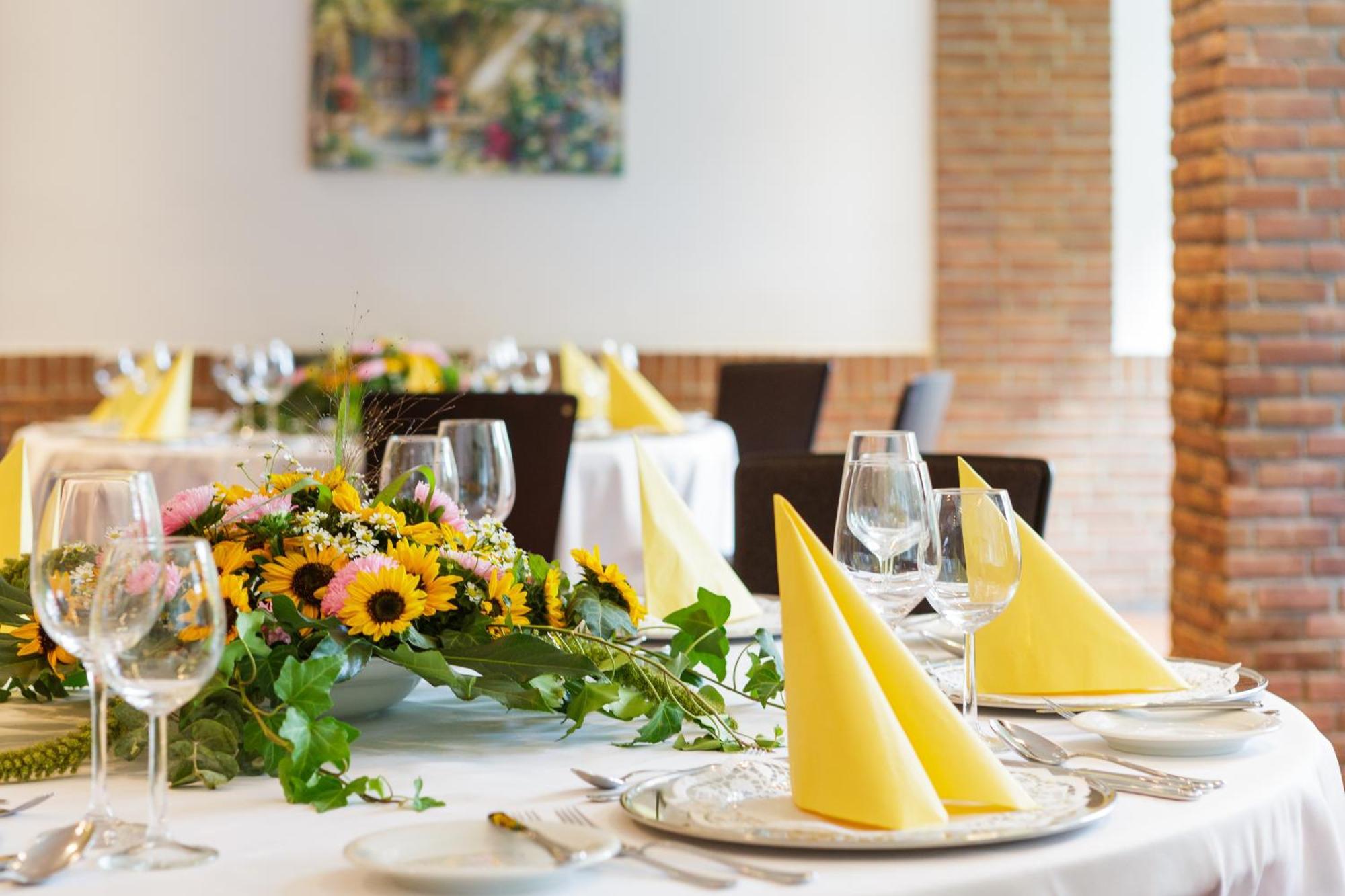 Messehotel Koeln-Deutz ภายนอก รูปภาพ